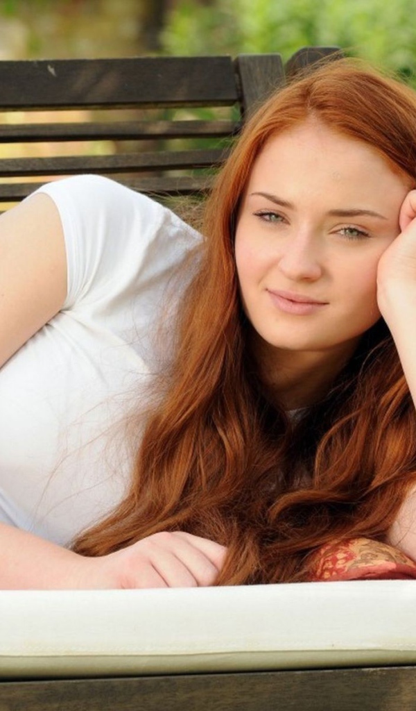 Рыжеволосая актриса Софи Тернер