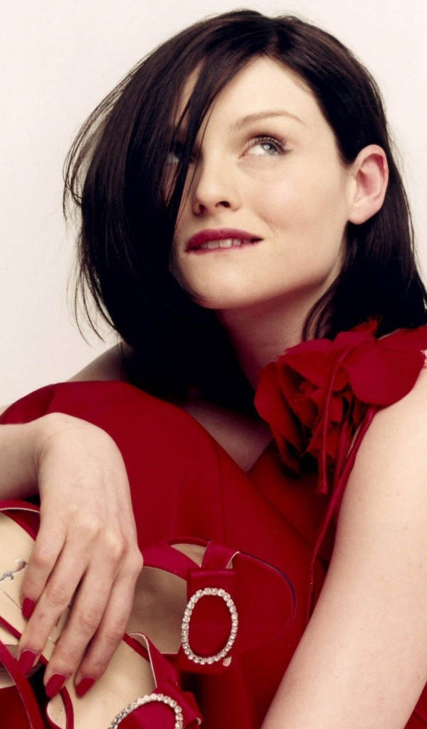 Певица Софи Эллис-Бекстор в красном платье