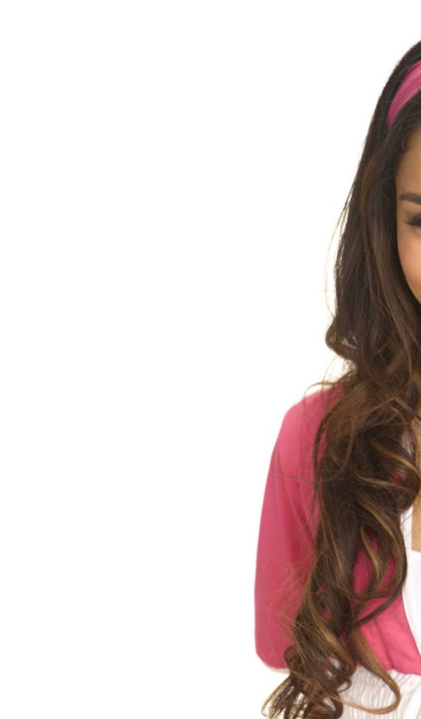 Улыбающаяся девушка Ванесса Хадженс