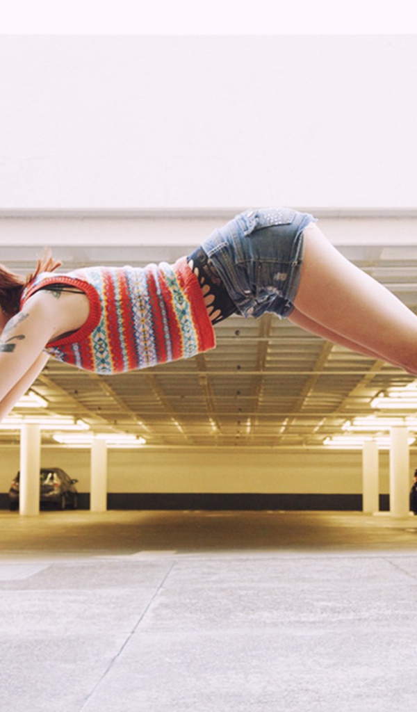 Спортивная девушка Бри Дэниелс