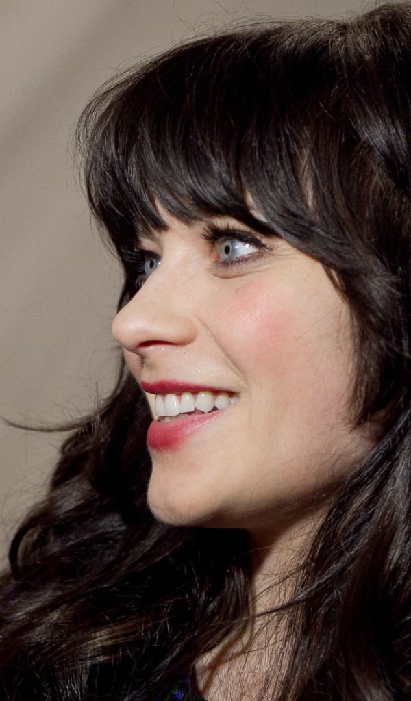 Актриса и певица Зоуи Дешанель