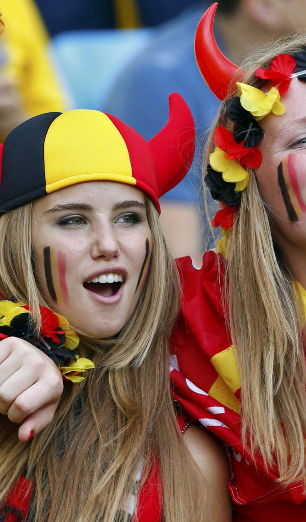 Девушки болеют за Бельгию на чемпионате