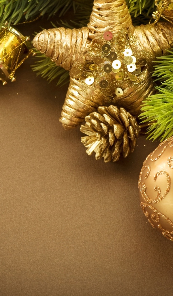 Золотые украшения на Новый год 2017