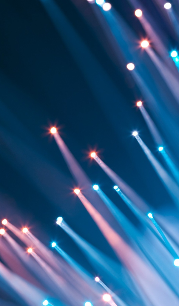 Светящиеся абстрактные разноцветные лучи 