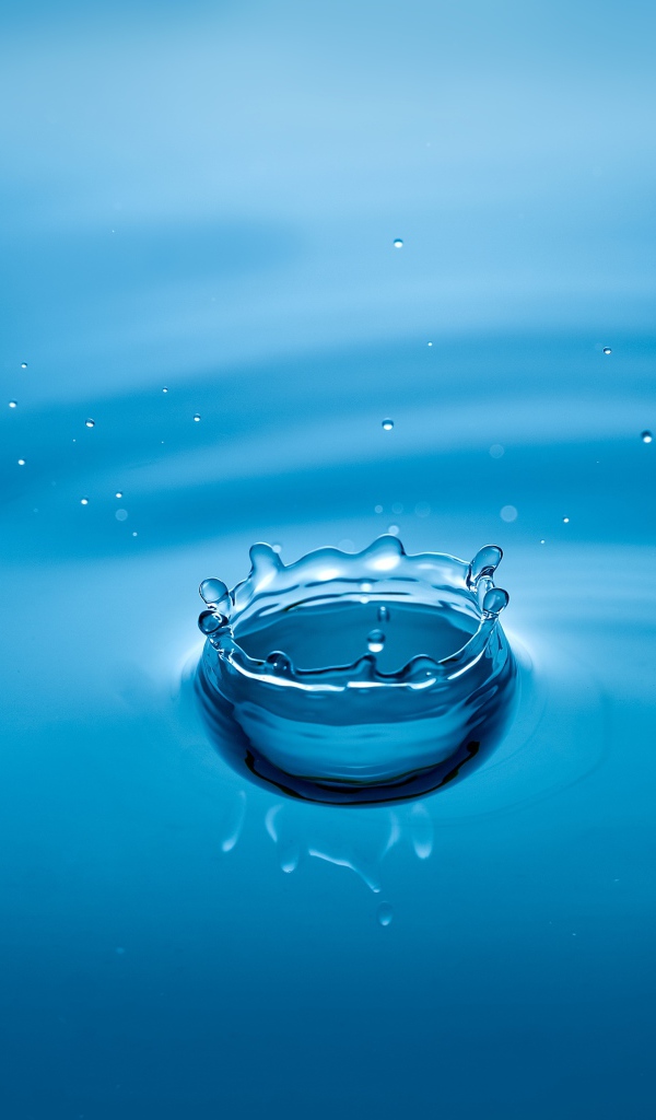 Брызги воды на голубом фоне 3д графика