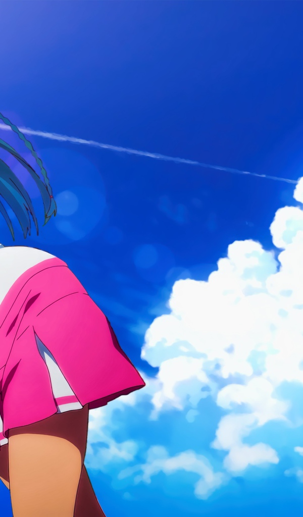 Девушка аниме Руру с ракеткой на фоне неба 