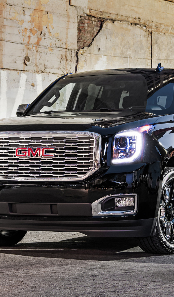 Большой внедорожник GMC Yukon Denali Ultimate Black, 2018