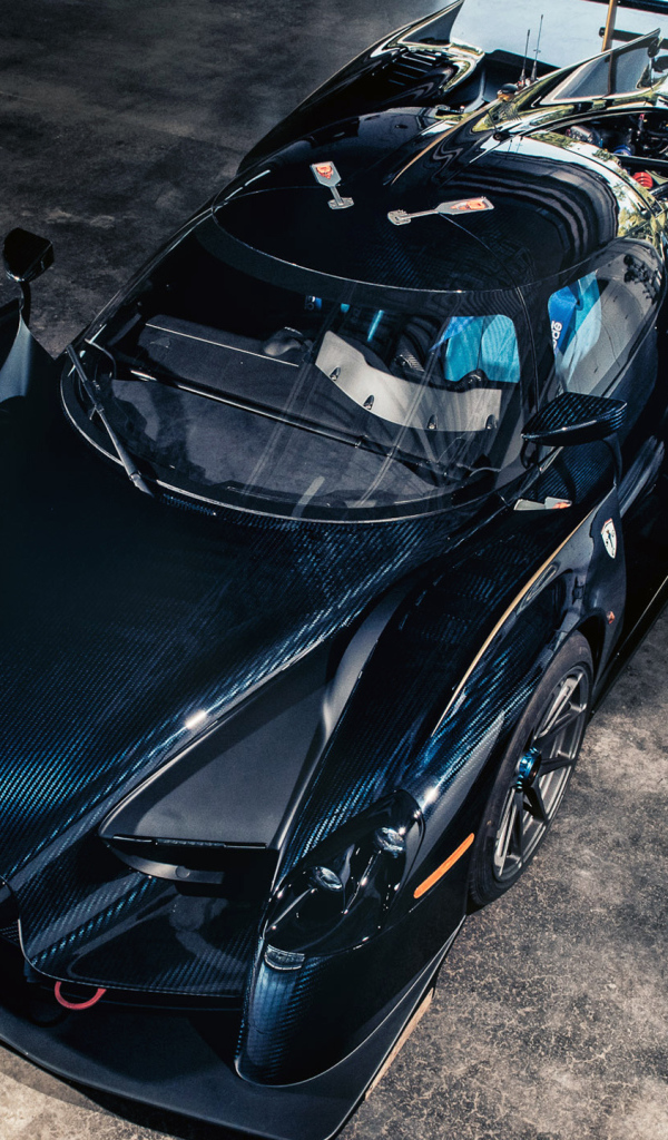 Черный спортивный автомобиль SCG 003CS Supercar