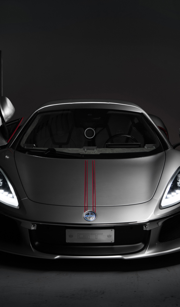 Серебристый автомобиль ATS GT, 2018 с открытой дверью