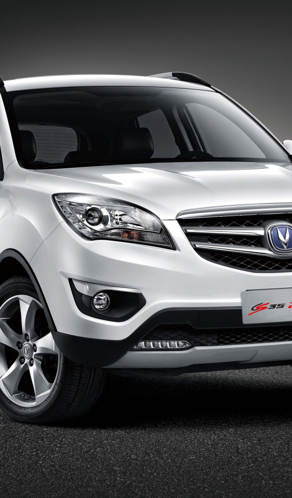 Белый китайский автомобиль Changan CS35
