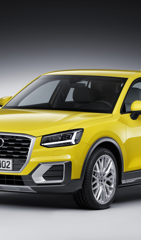 Яркий желтый автомобиль  Audi Q2, 2017 