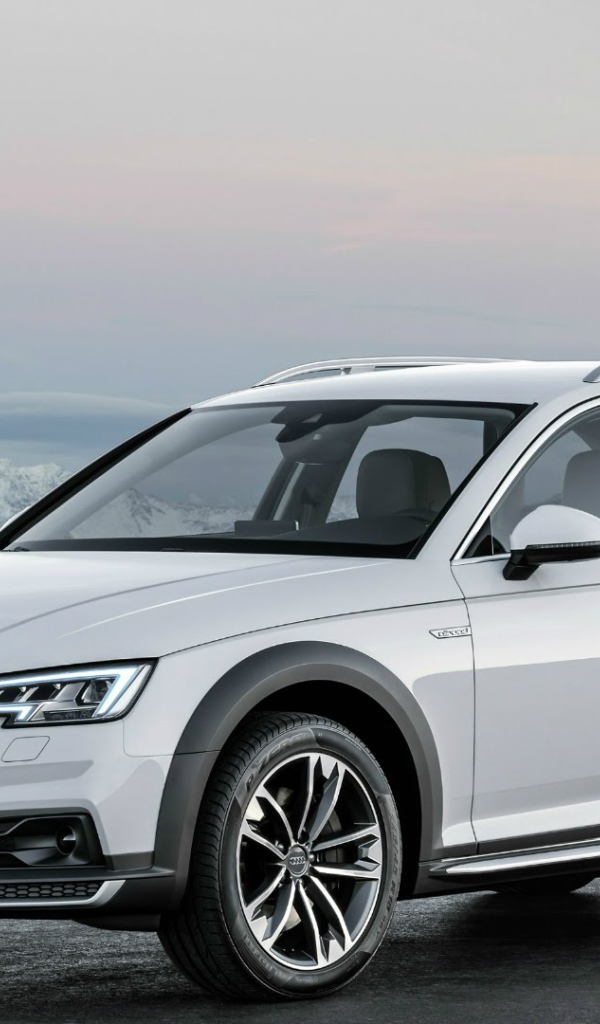 Автомобиль Audi A4 модель 2017 года