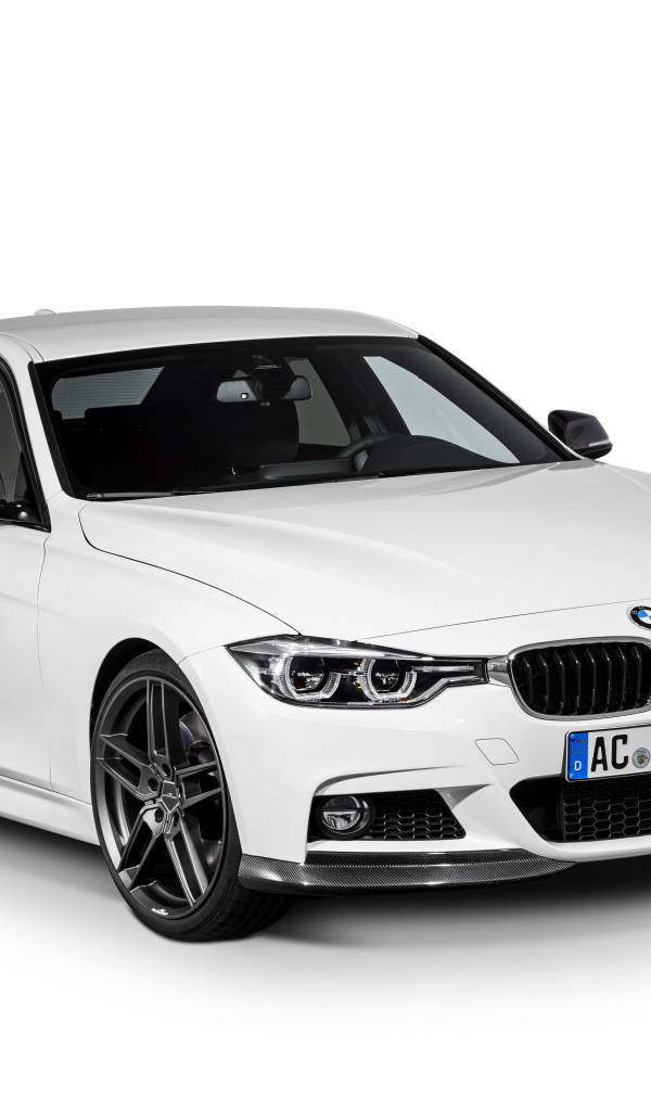 Белый автомобиль BMW 3 Series, 2017 