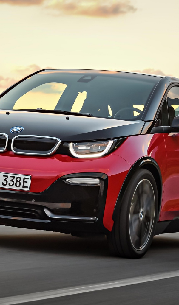 Миниатюрный электромобиль BMW i3s, 2018 года