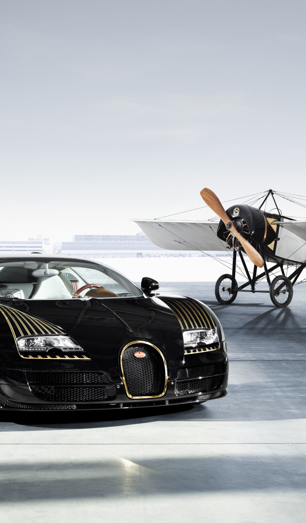Черный автомобиль Bugatti Veyron Grand Sport Vitesse Black Bess в ангаре
