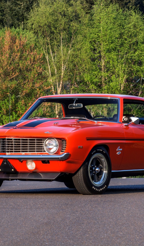 Красный ретро автомобиль Шевроле SC 427 Camaro Yenko 1969 года 