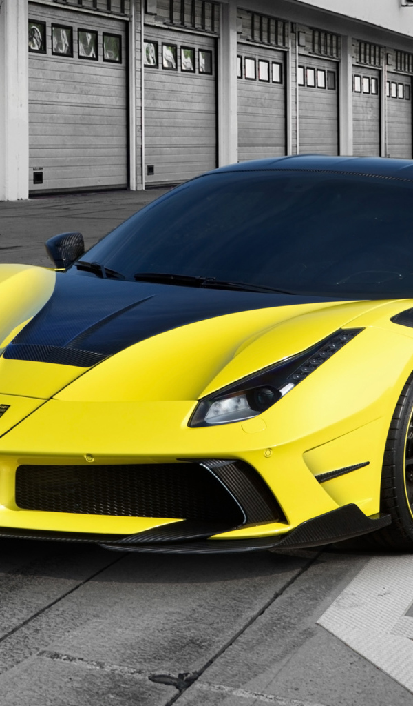 Мощный автомобиль Ferrari 488 GTB Siracusa желтого цвета