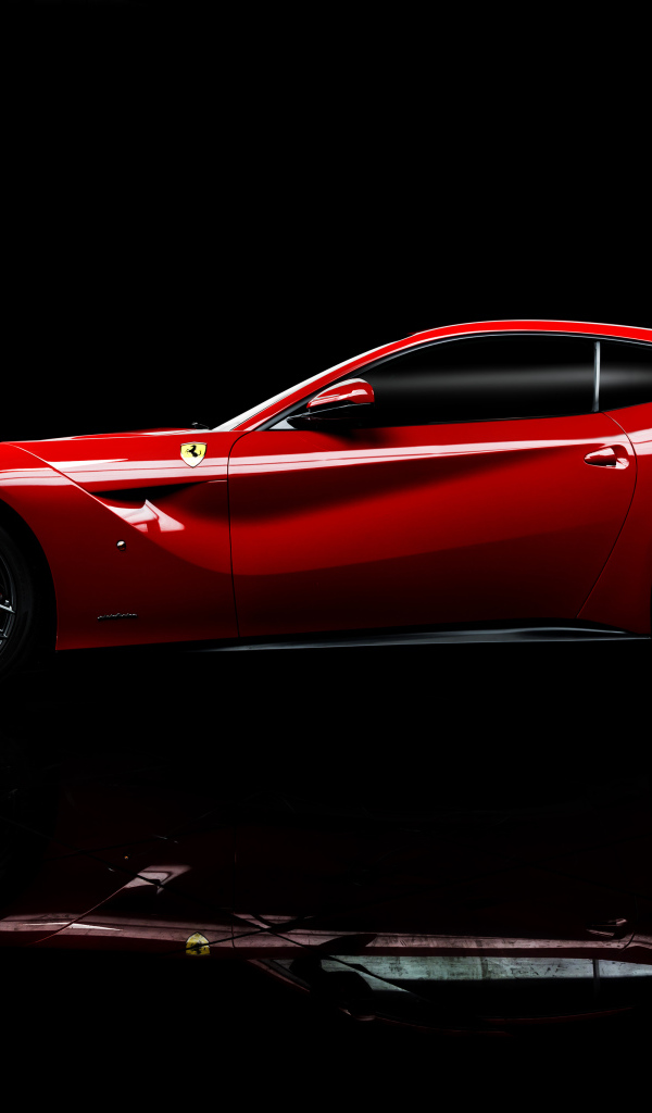 Красный спортивный автомобиль Ferrari F12 berlinetta на черном фоне