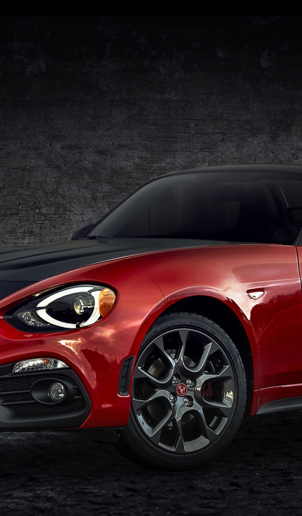Красный кабриолет Fiat 124 Spider Abarth, 2017
