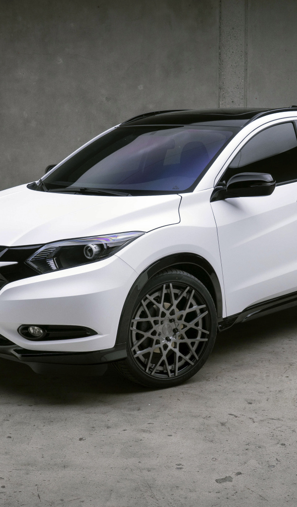 Белый стильный автомобиль Honda HR-V 
