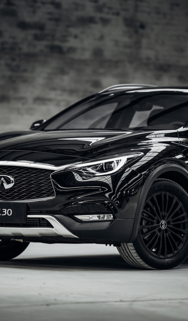Блестящий черный автомобиль  Infiniti QX30 Night Edition, 2017