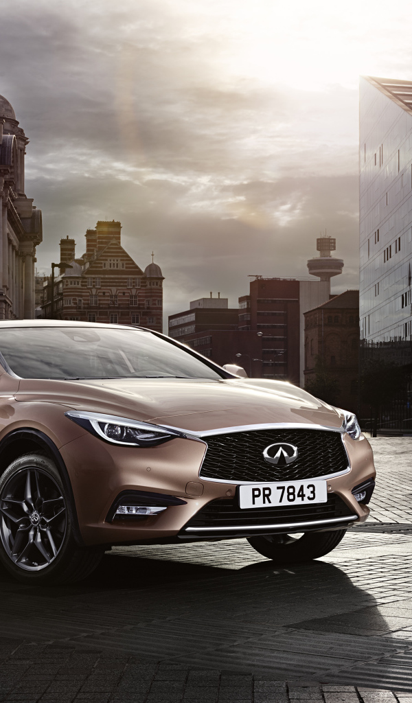 Автомобиль Infiniti Q30 в городе 