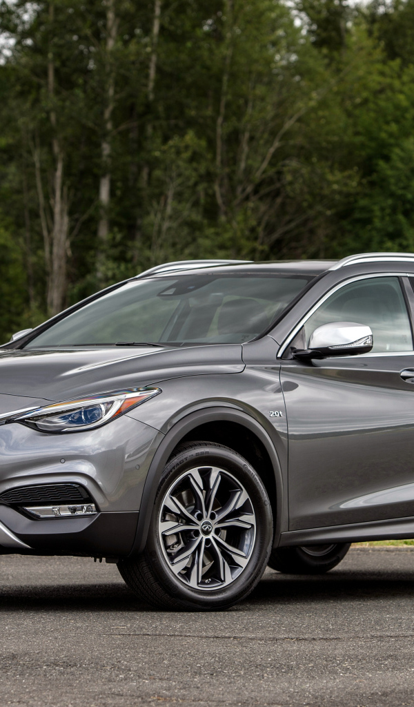 Серебристый автомобиль Infiniti QX30 2.0t AWD, 2017 