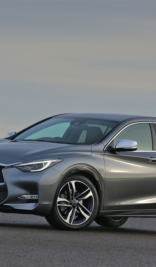 Серебристый автомобиль Infiniti QX30, 2017  