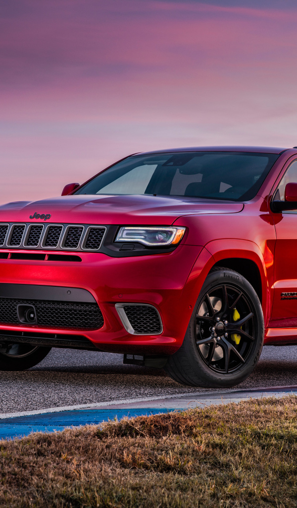 Красный автомобиль  Jeep Grand Cherokee Trackhawk, 2018 