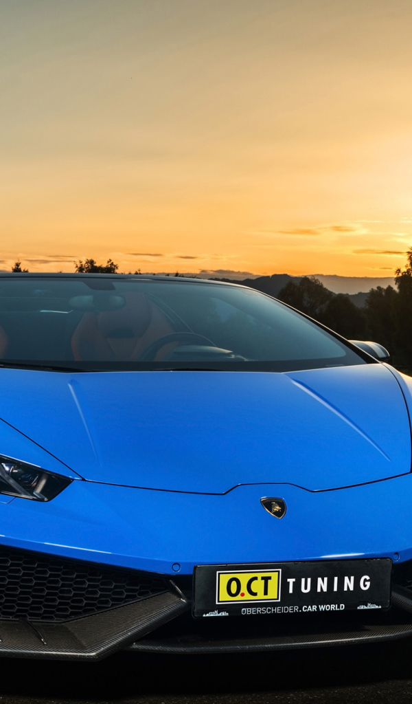 Синий скоростной автомобиль Lamborghini Huracan