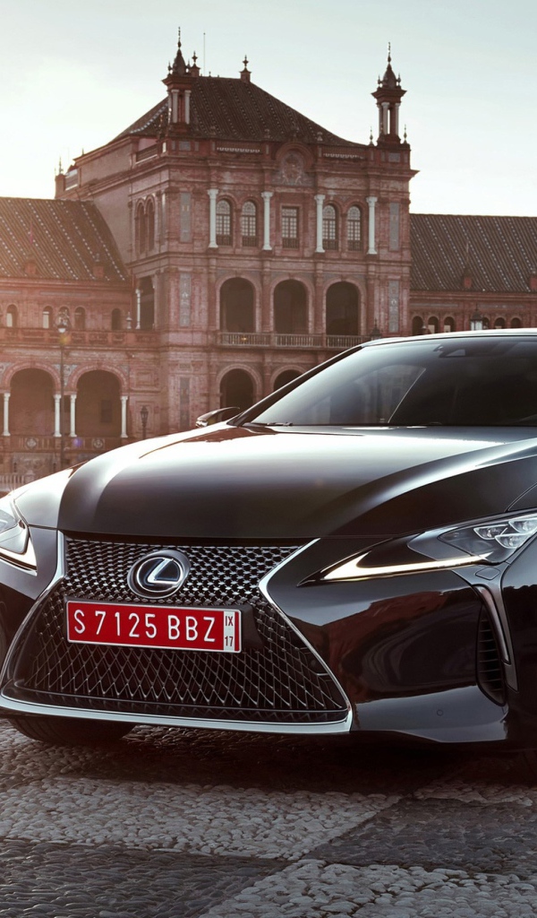 Черный стильный автомобиль Lexus LC 500 