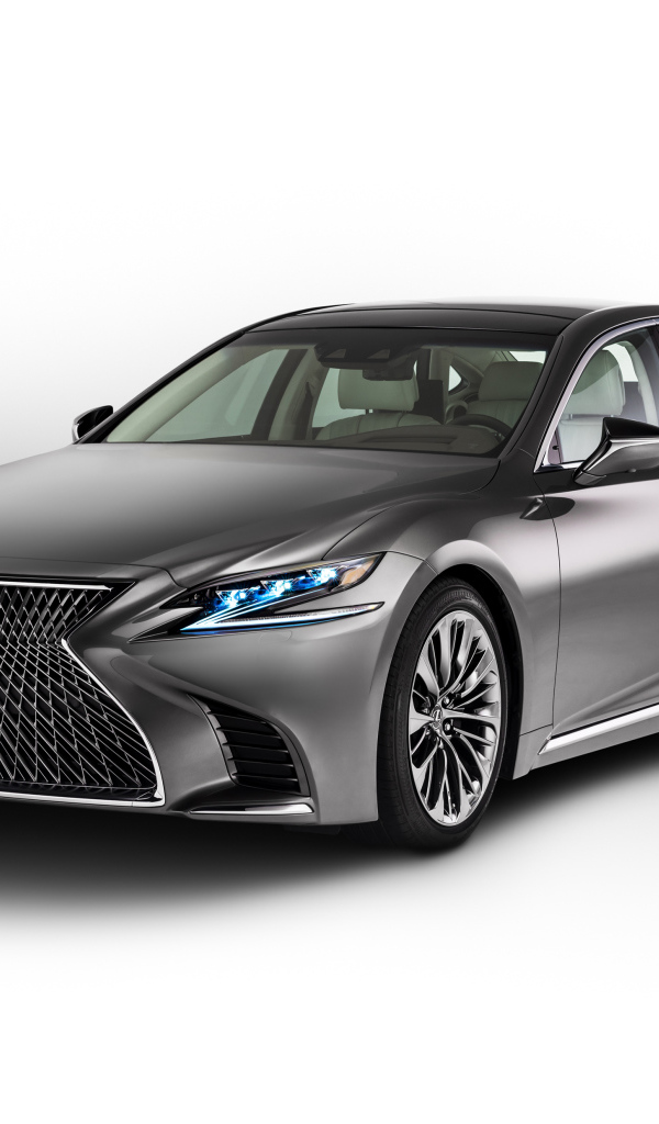 Серебристый автомобиль Lexus Unveils, 2018 на белом фоне