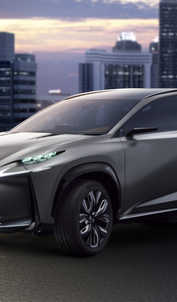 Серебристый кроссовер  Lexus LF-NX на фоне города