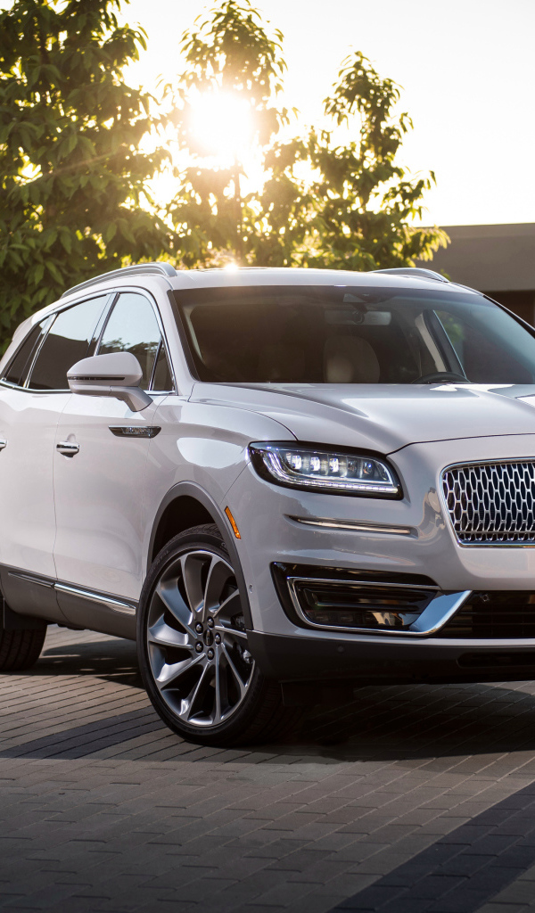 Новый белый внедорожник Lincoln Nautilus, 2019