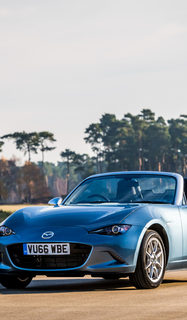 Голубой кабриолет Mazda MX-5 Arctic, 2017 