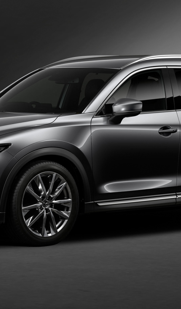 Серый автомобиль Mazda CX 8 Custom, 2018 на сером фоне