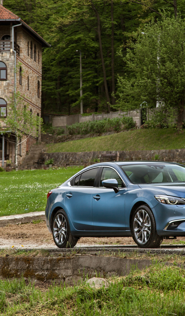 Автомобиль Mazda 6, цвета голубой металлик 