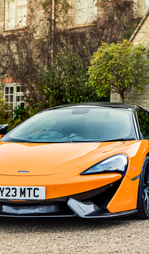 Оранжевый стильный спорткар McLaren 720S, 2017