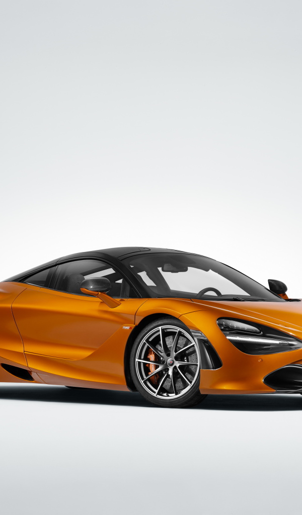 Спортивный автомобиль McLaren 720S Coupe 