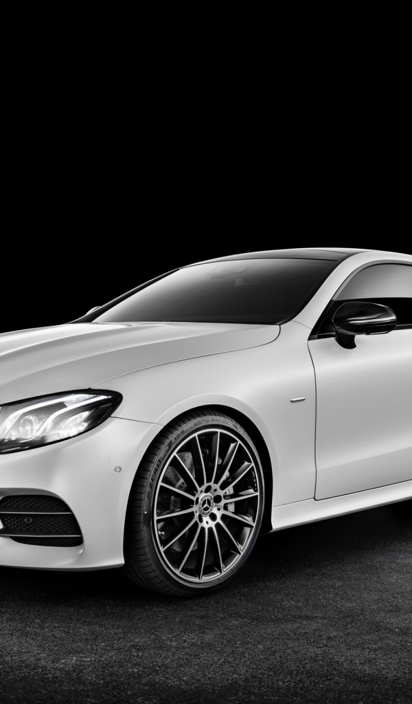 Серый автомобиль  Mercedes-Benz E-Class Coupe 2017