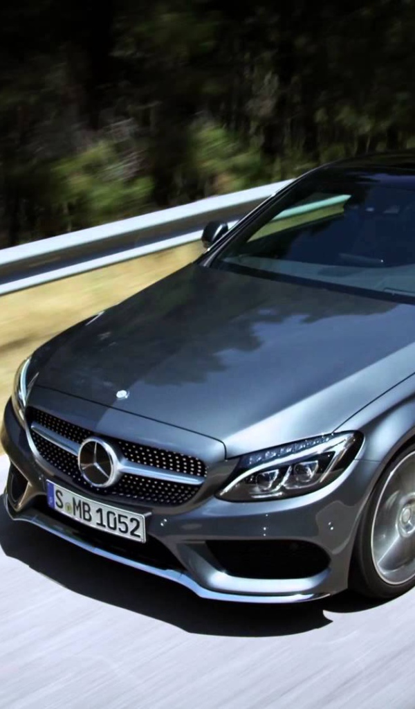 Mercedes-Benz C-Class Coupe 2017 года на трассе 