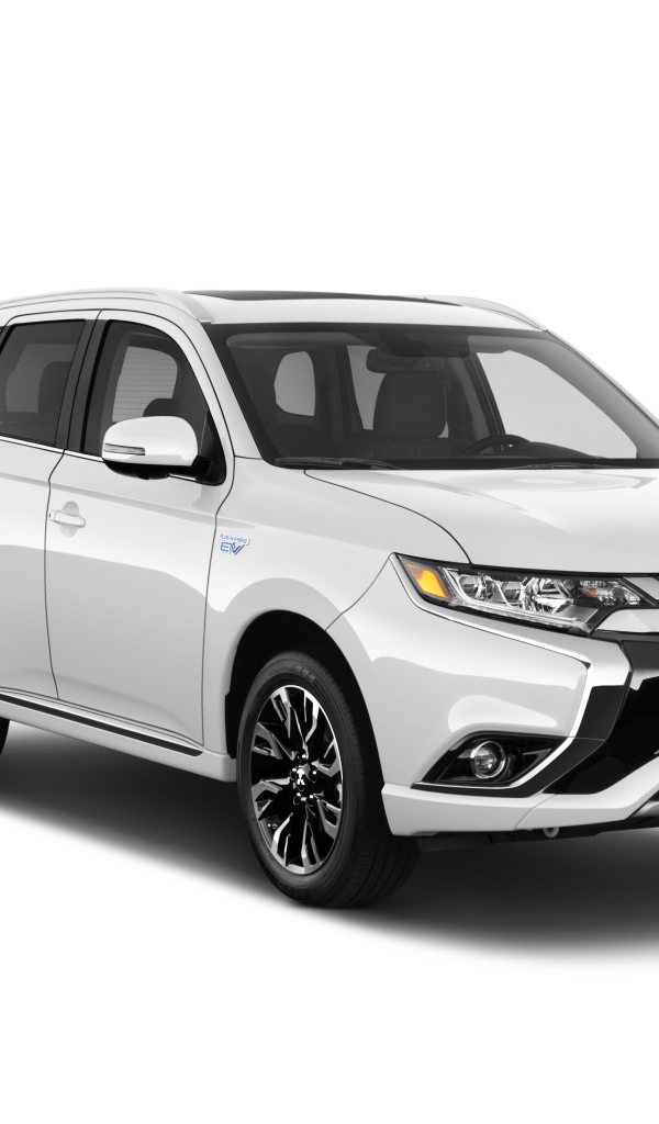 Белый компактный кроссовер Mitsubishi Outlander, 2018