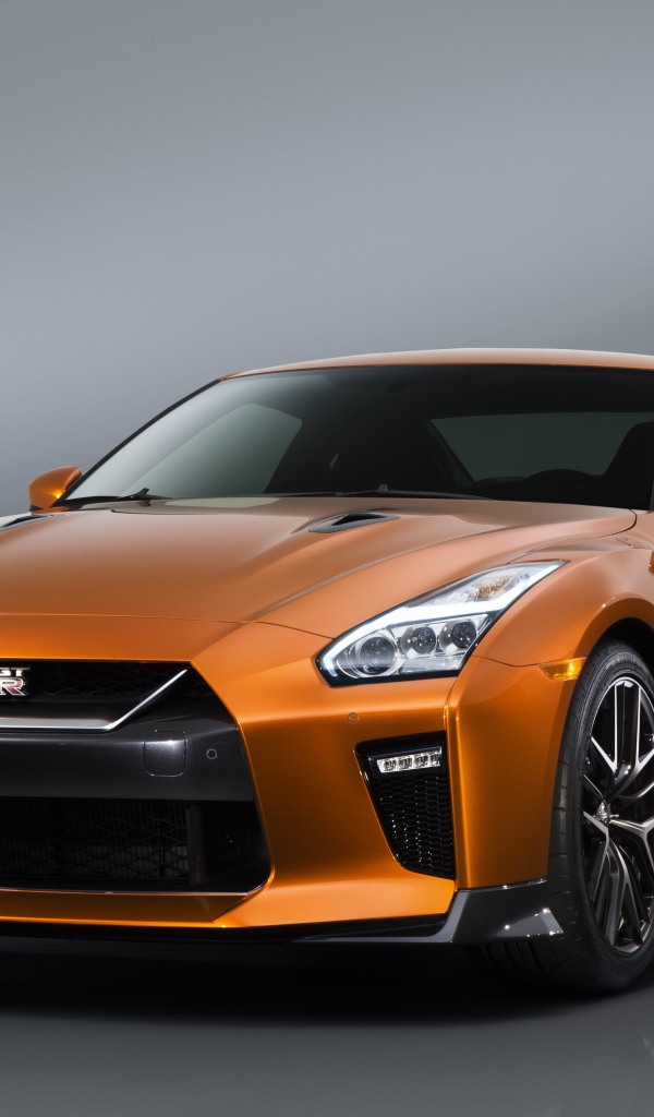 Новый автомобиль  Nissan GTR 2017 на сером фоне 