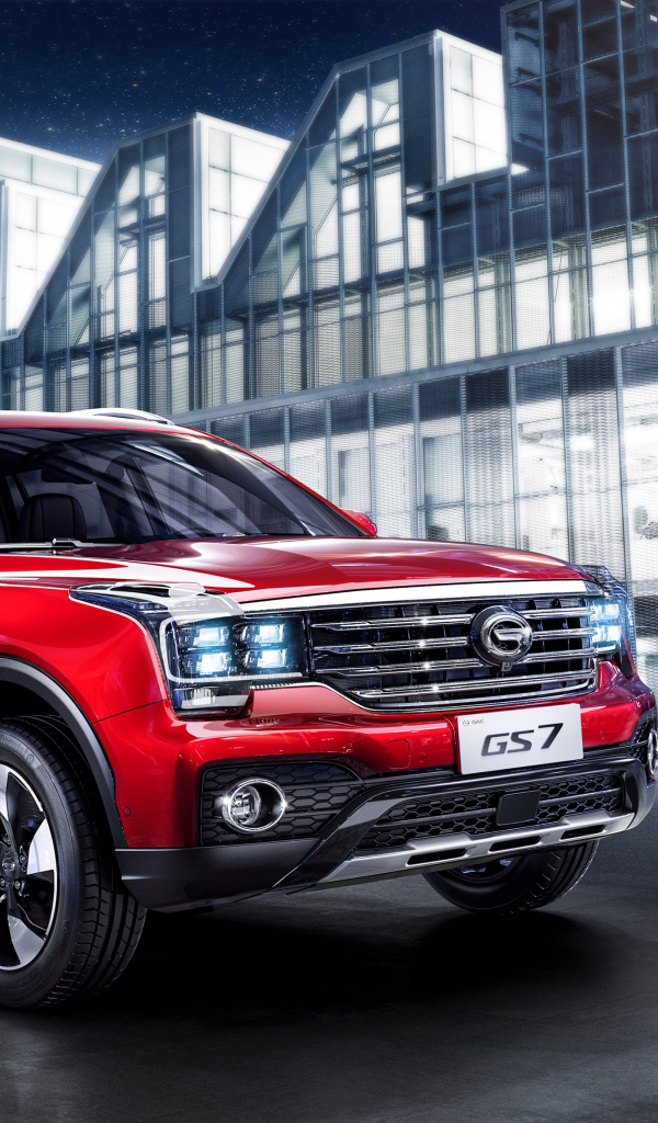 Красный автомобиль Trumpchi GS7