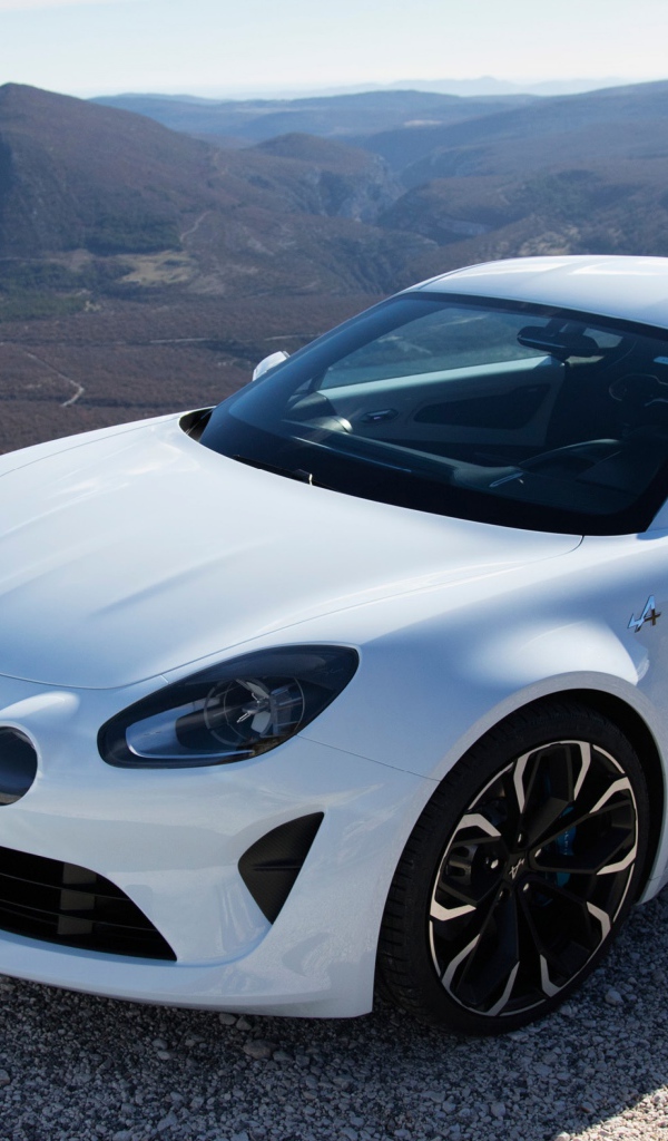 Белый автомобиль  Alpine A110 на дороге