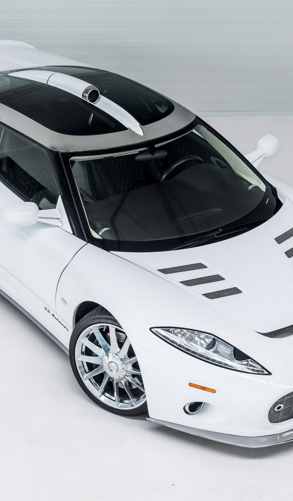 Белый спортивный автомобиль Spyker C8 Aileron, 2017