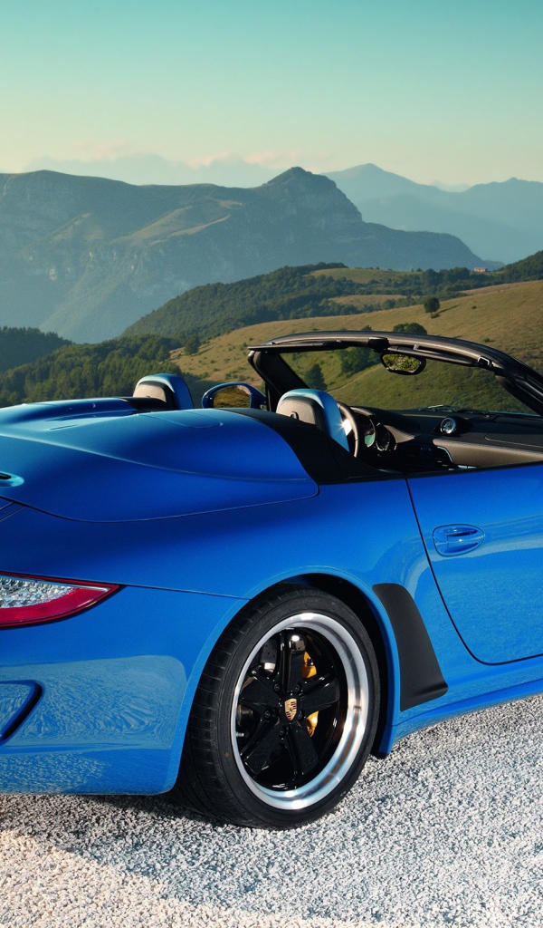 Синий кабриолет Porsche 919, вид сзади 