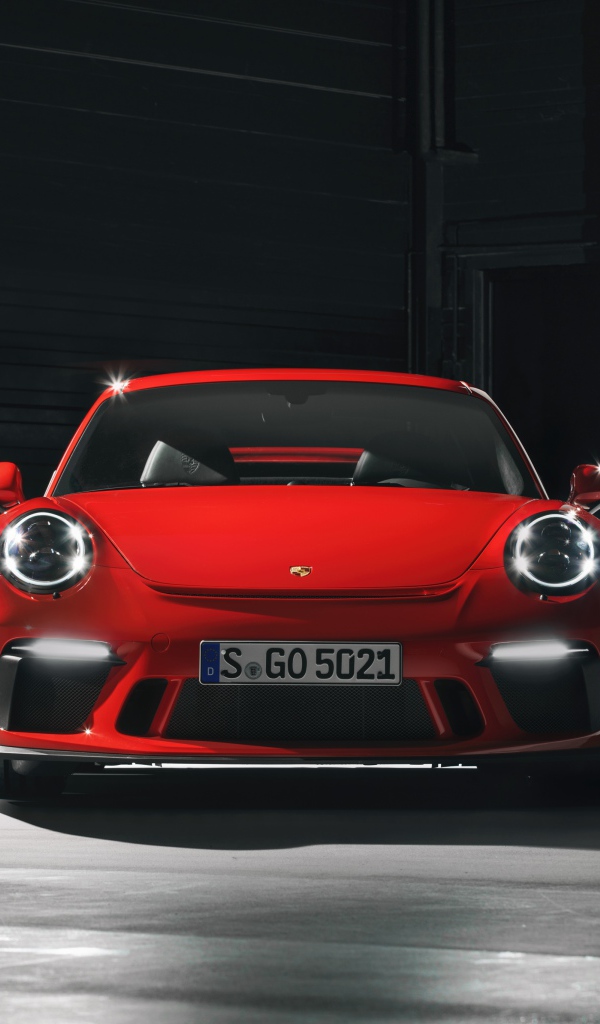 Красный автомобиль Porsche 911 GT3 