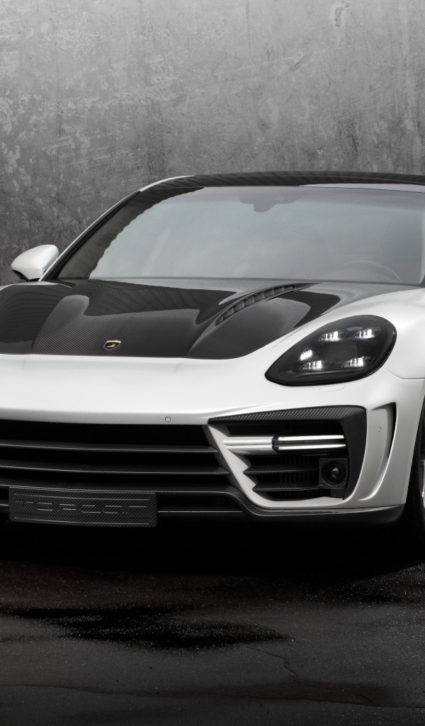 Белый спортивный автомобиль Porsche Panamera Stingray GTR, 2017