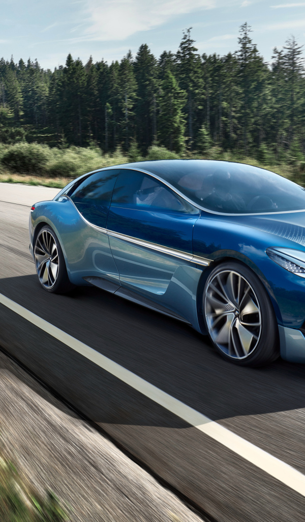 Синий автомобиль Borgward Isabella Concept, 2017 на трассе